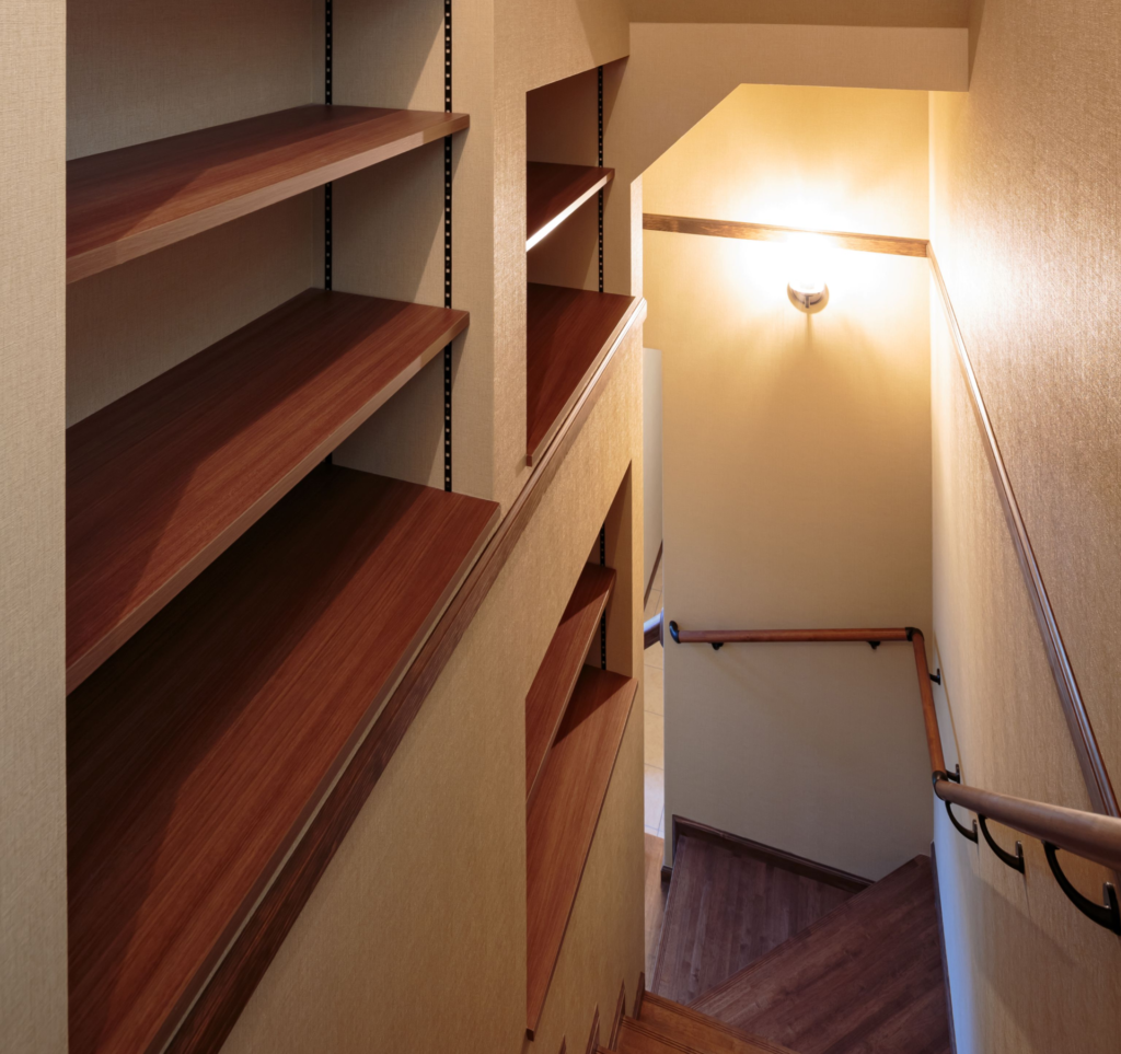 📚暮らしにフィット！自由に使える「可動棚」✨