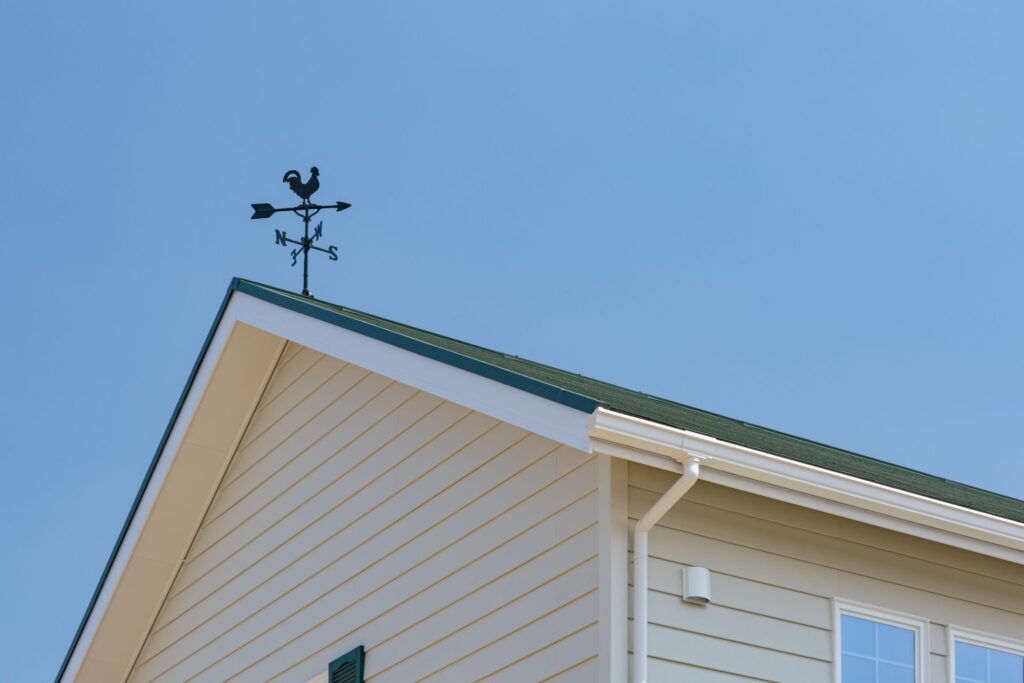 🐓かわいい風見鶏のある屋根🌿